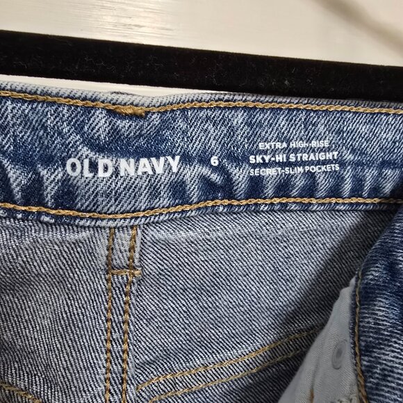 Old Navy Extra high-Rise Sky-Hi Straight Distressed Jean light wash Button front - Picture 7 of 7
